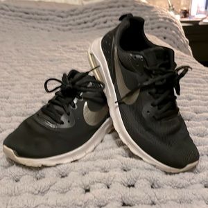Nike air running shoes in size 6 youth